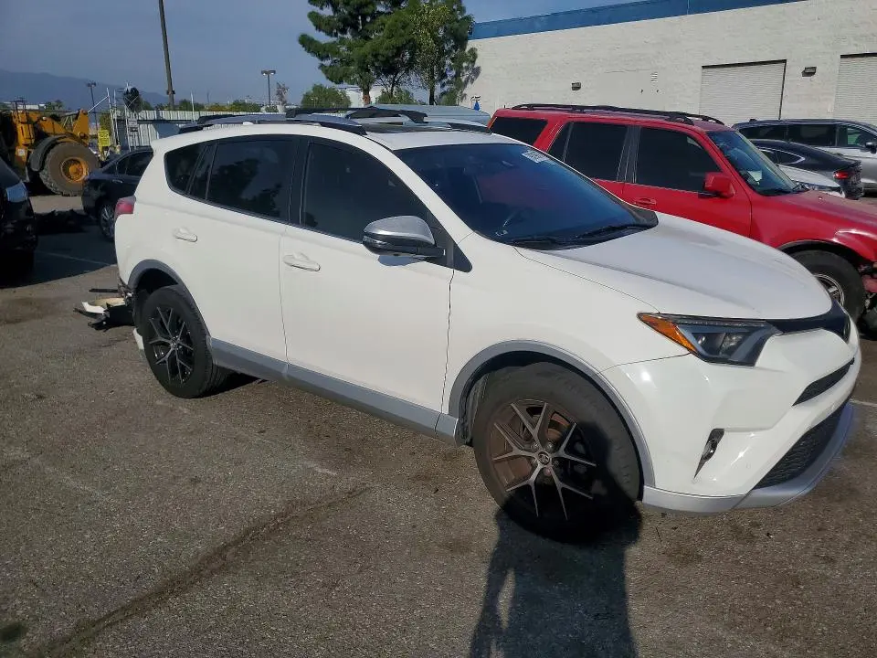 2016 TOYOTA RAV4 SE  