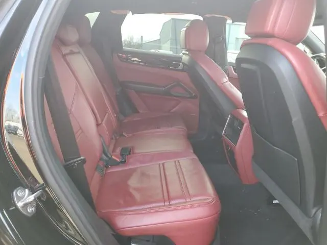 2019 PORSCHE CAYENNE   