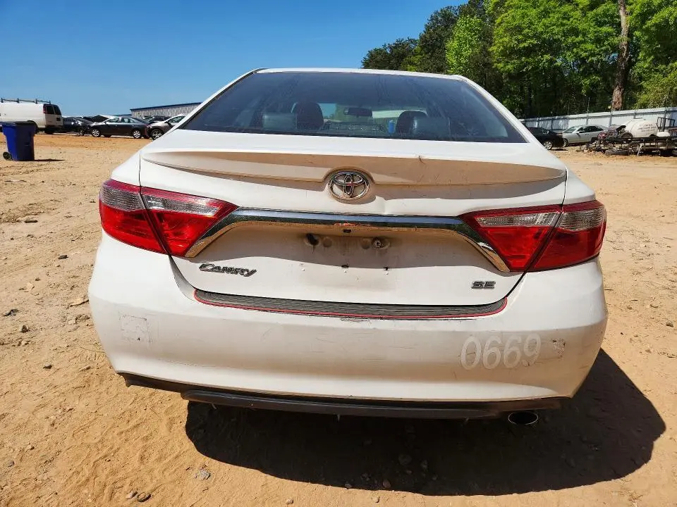 2017 TOYOTA CAMRY SE  