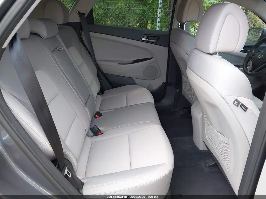 2018 HYUNDAI TUCSON SE
