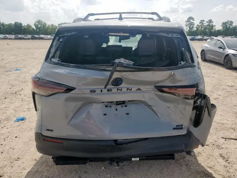 2024 TOYOTA SIENNA XSE  