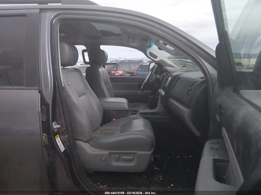 2015 TOYOTA SEQUOIA SR5 5.7L V8