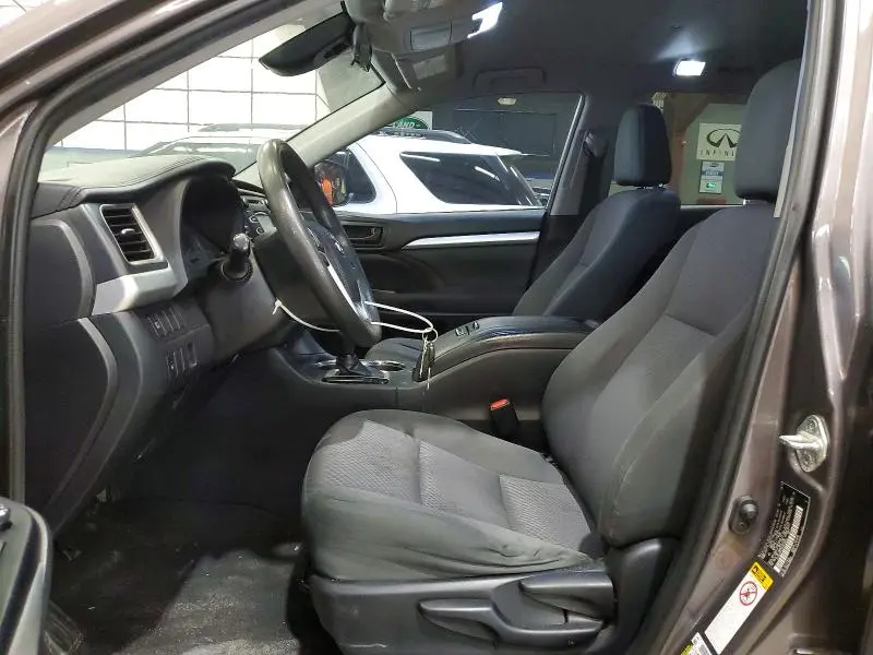 2019 TOYOTA HIGHLANDER LE  