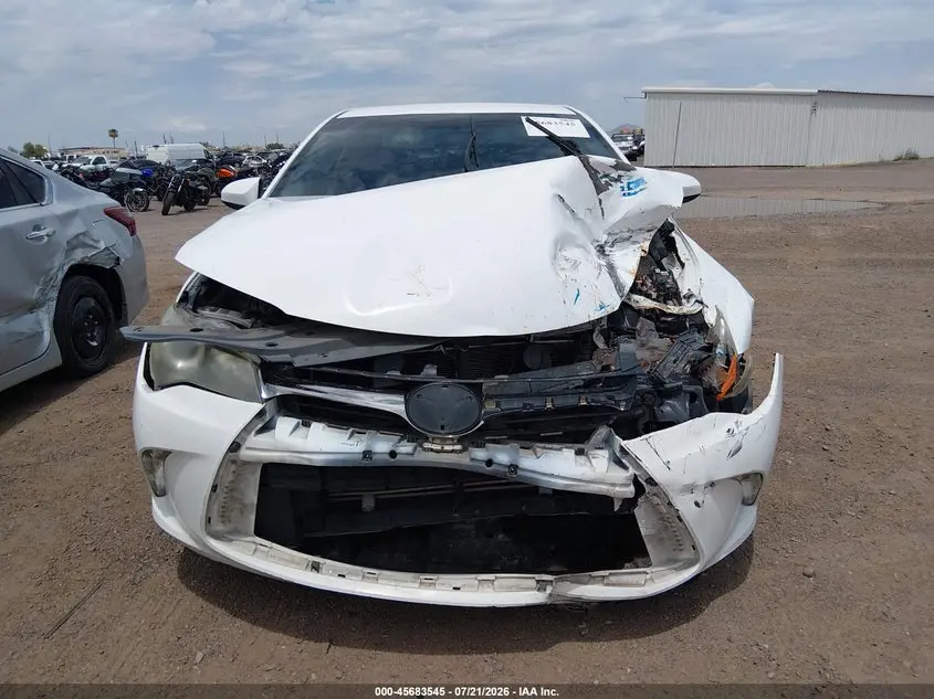 2016 TOYOTA CAMRY SE