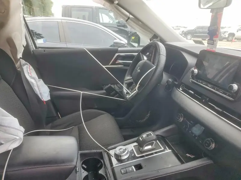 2023 MITSUBISHI OUTLANDER ES  