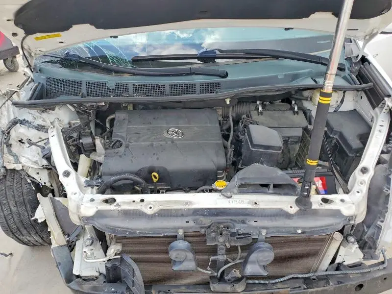 2013 TOYOTA SIENNA XLE 8-PASSENGER  