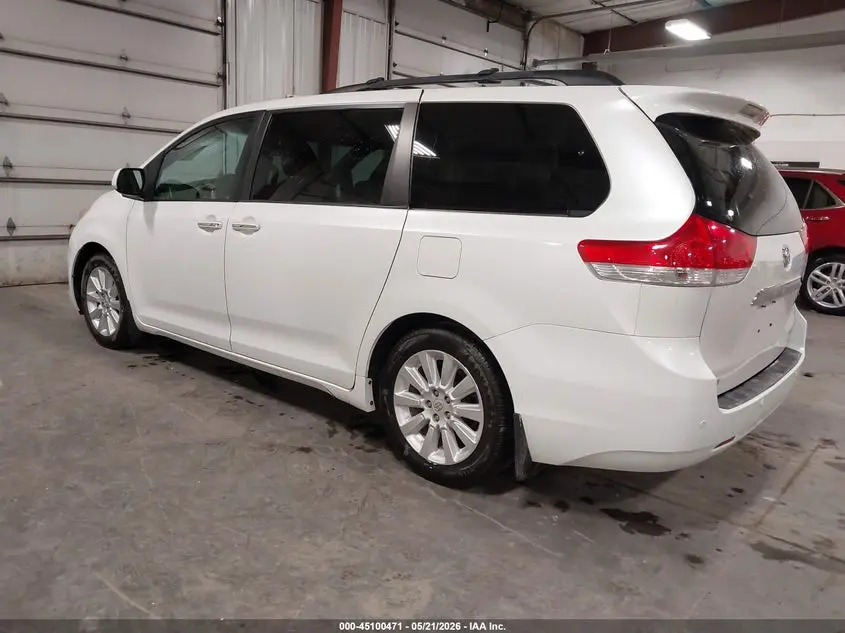 2011 TOYOTA SIENNA LIMITED V6