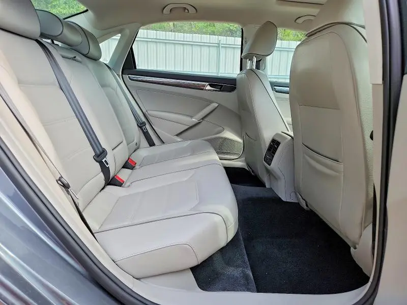 2018 VOLKSWAGEN PASSAT SE  