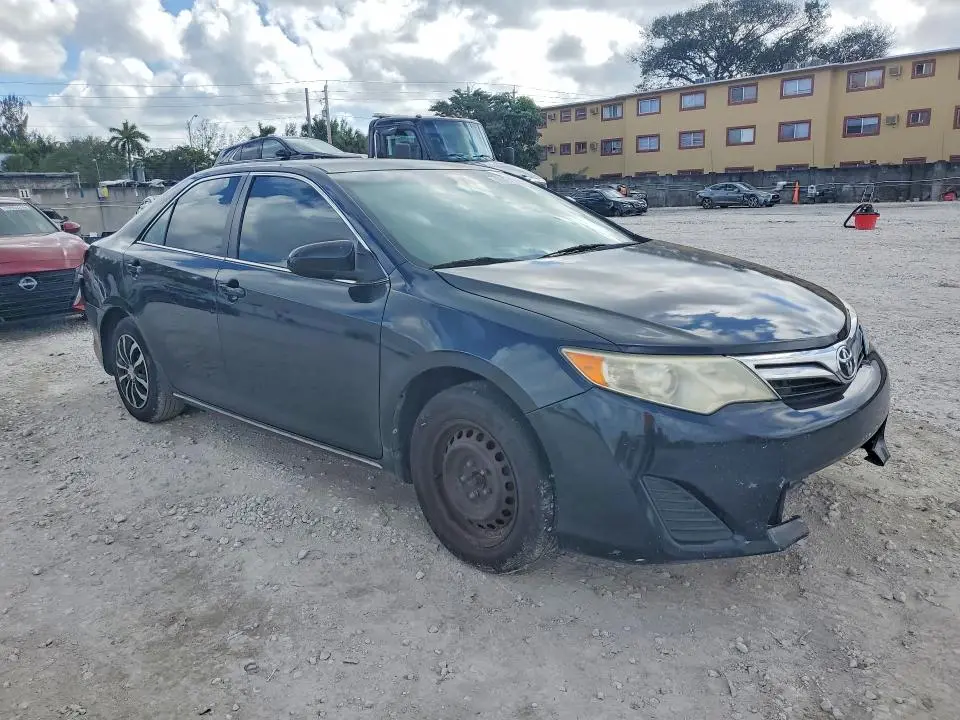2014 TOYOTA CAMRY LE  