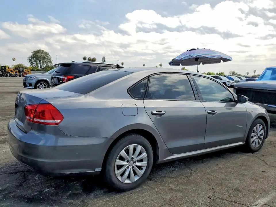 2012 VOLKSWAGEN PASSAT S  