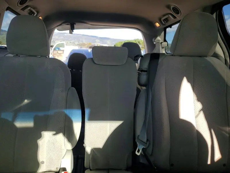 2013 TOYOTA SIENNA LE 8-PASSENGER  