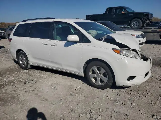 2017 TOYOTA SIENNA LE  