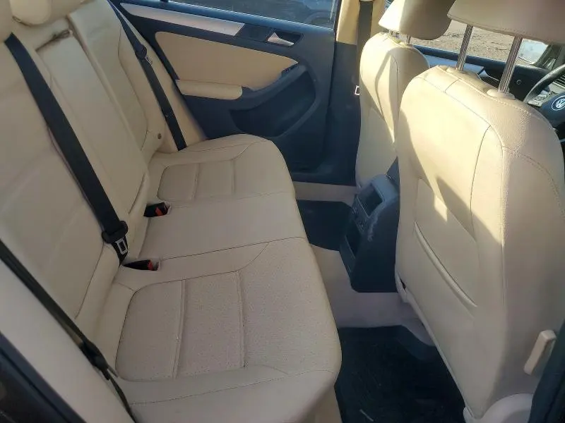 2013 VOLKSWAGEN JETTA SE  