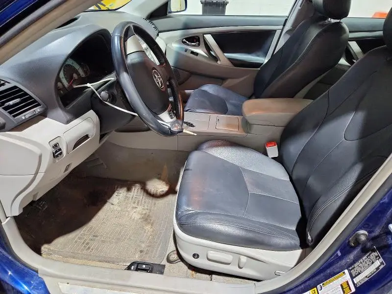 2011 TOYOTA CAMRY SE  