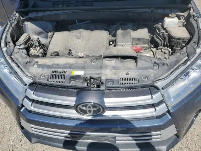 2019 TOYOTA HIGHLANDER SE  