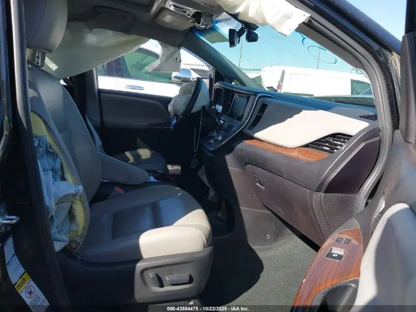 2017 TOYOTA SIENNA LIMITED PREMIUM 7 PASSENGER