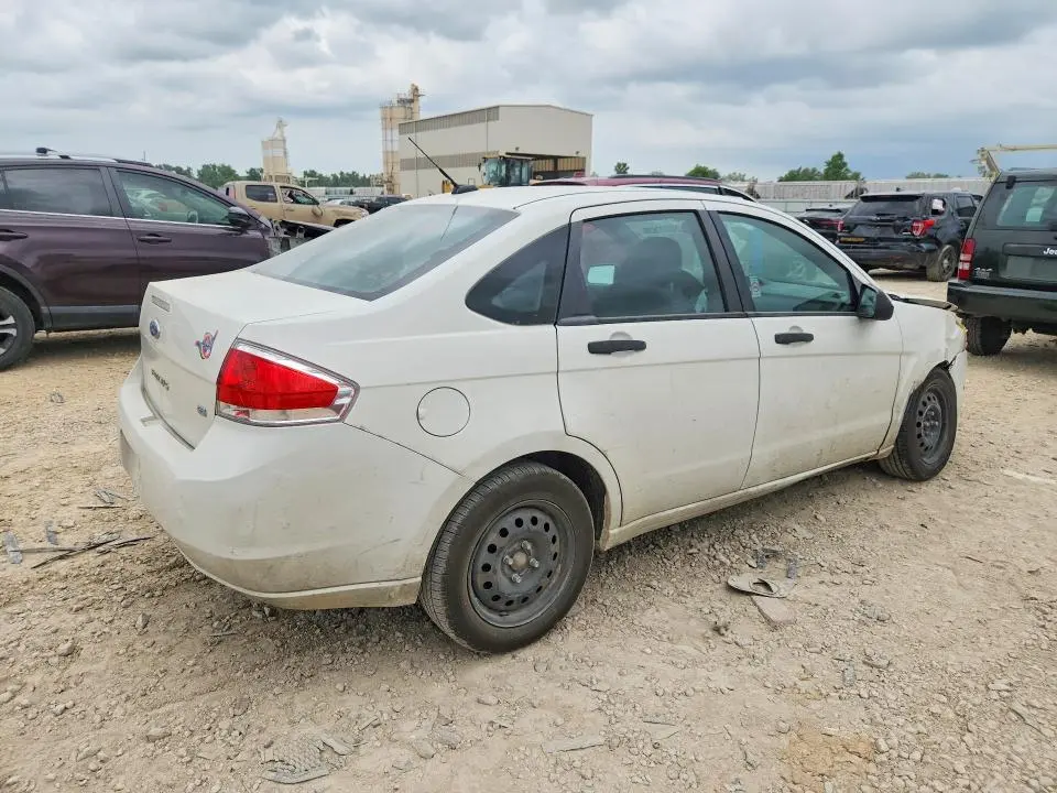 2011 FORD FOCUS SE  