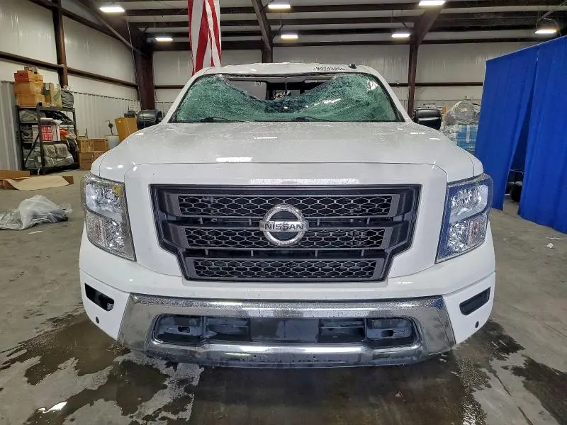 2021 NISSAN TITAN SV  