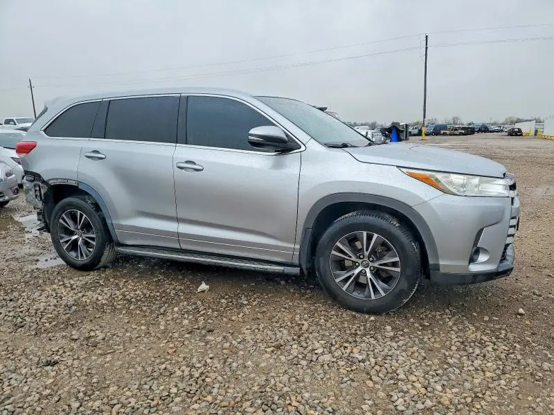 2017 TOYOTA HIGHLANDER LE  