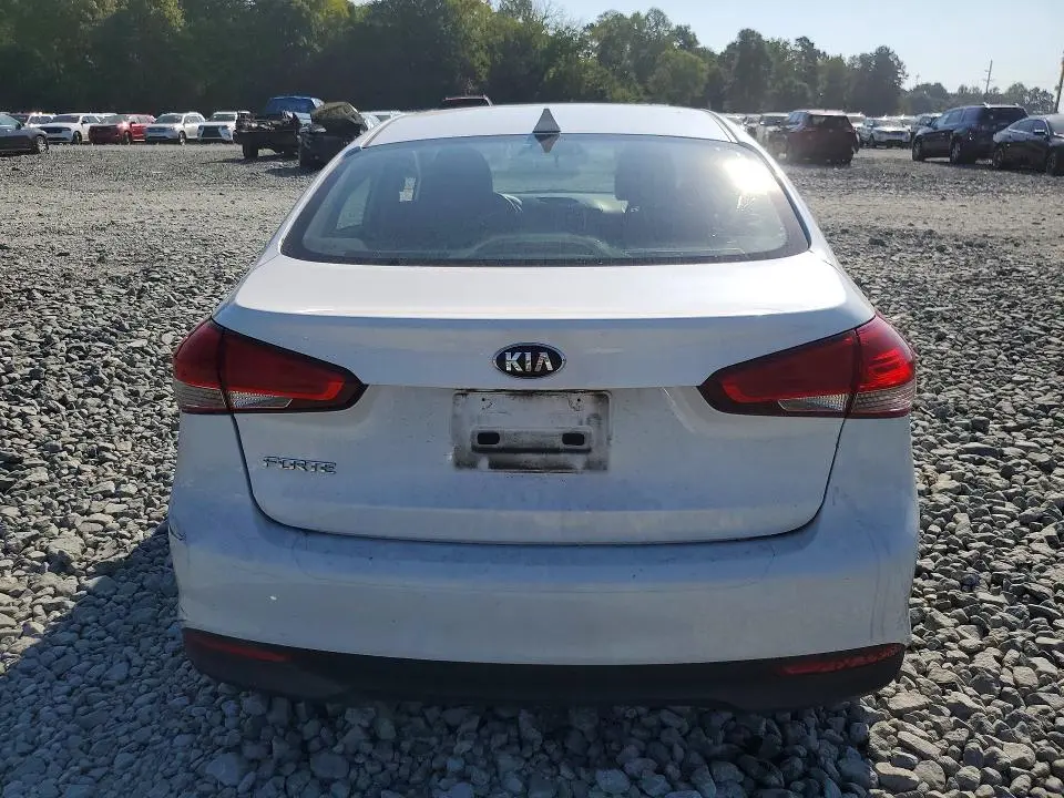 2018 KIA FORTE LX  
