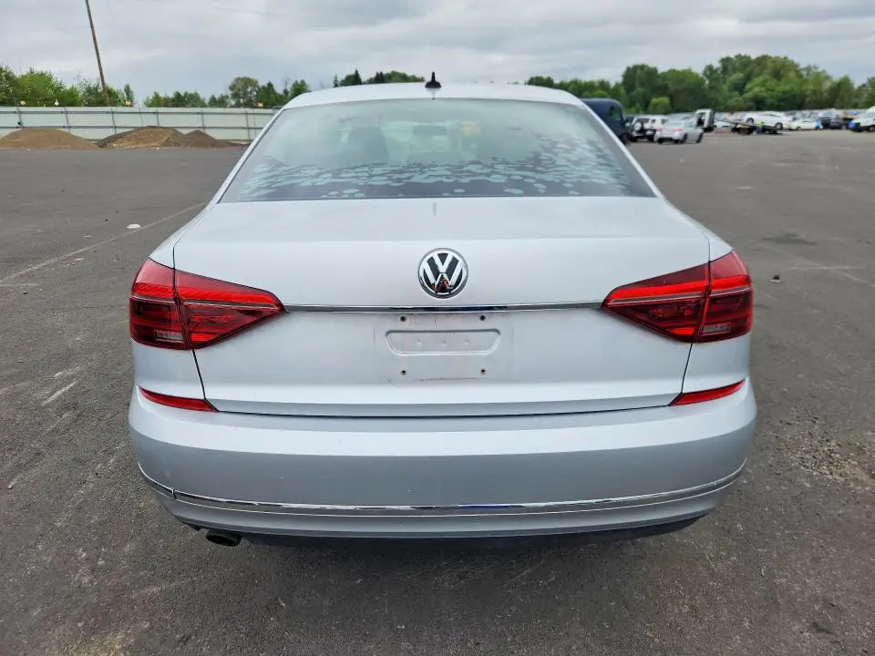 2017 VOLKSWAGEN PASSAT SE  