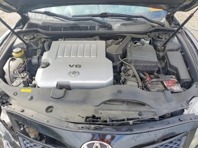 2011 TOYOTA CAMRY SE V6  