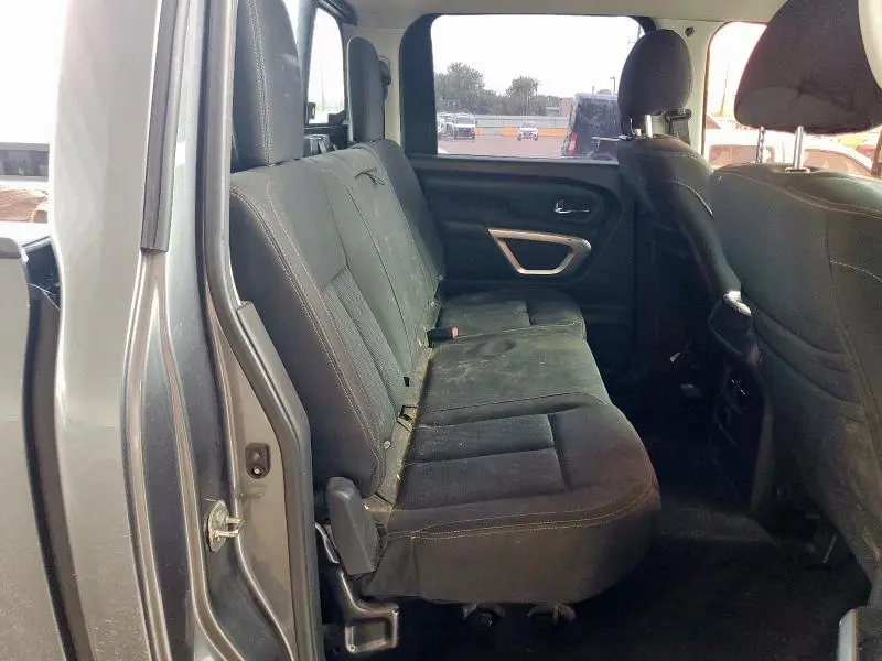 2017 NISSAN TITAN SV  