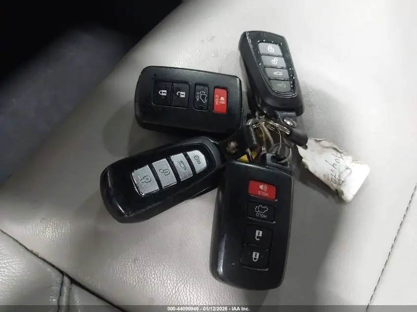 2017 TOYOTA HIGHLANDER XLE