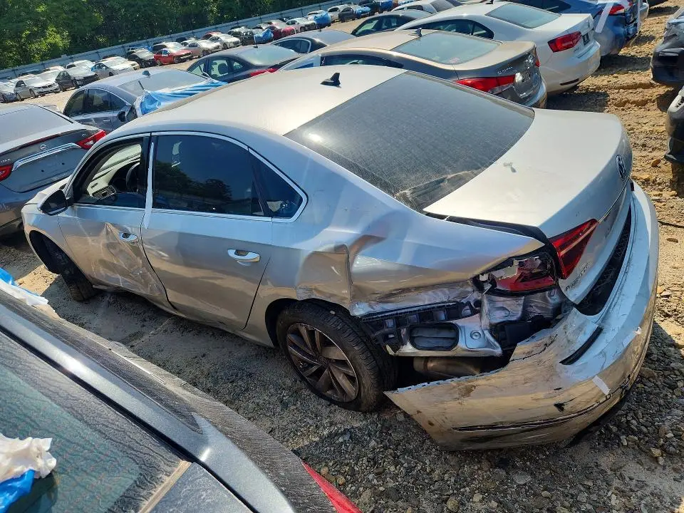 2018 VOLKSWAGEN PASSAT   