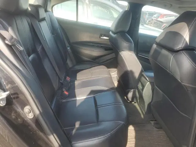 2020 TOYOTA COROLLA XLE  