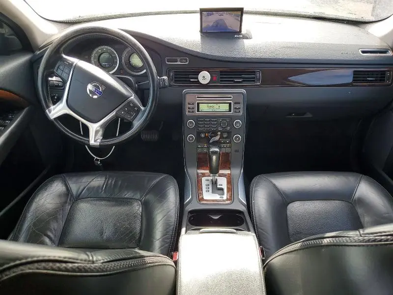 2011 VOLVO XC70 T6  