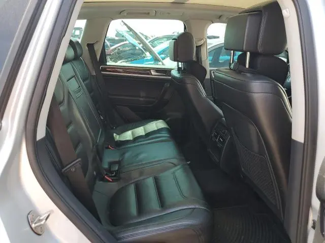 2012 VOLKSWAGEN TOUAREG V6  