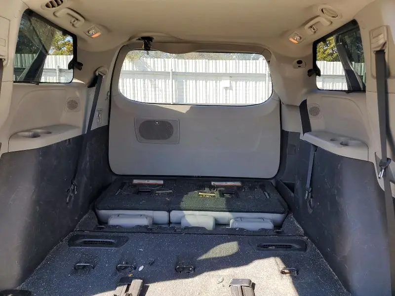 2016 TOYOTA SIENNA LIMITED PREMIUM 7-PASSENGER  
