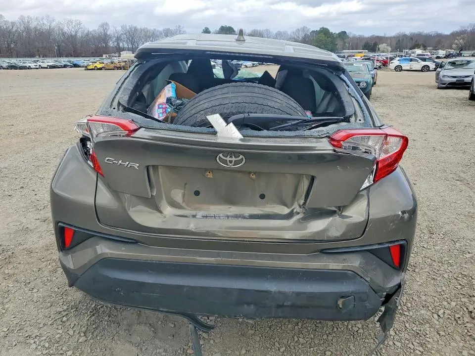 2021 TOYOTA C-HR XLE  