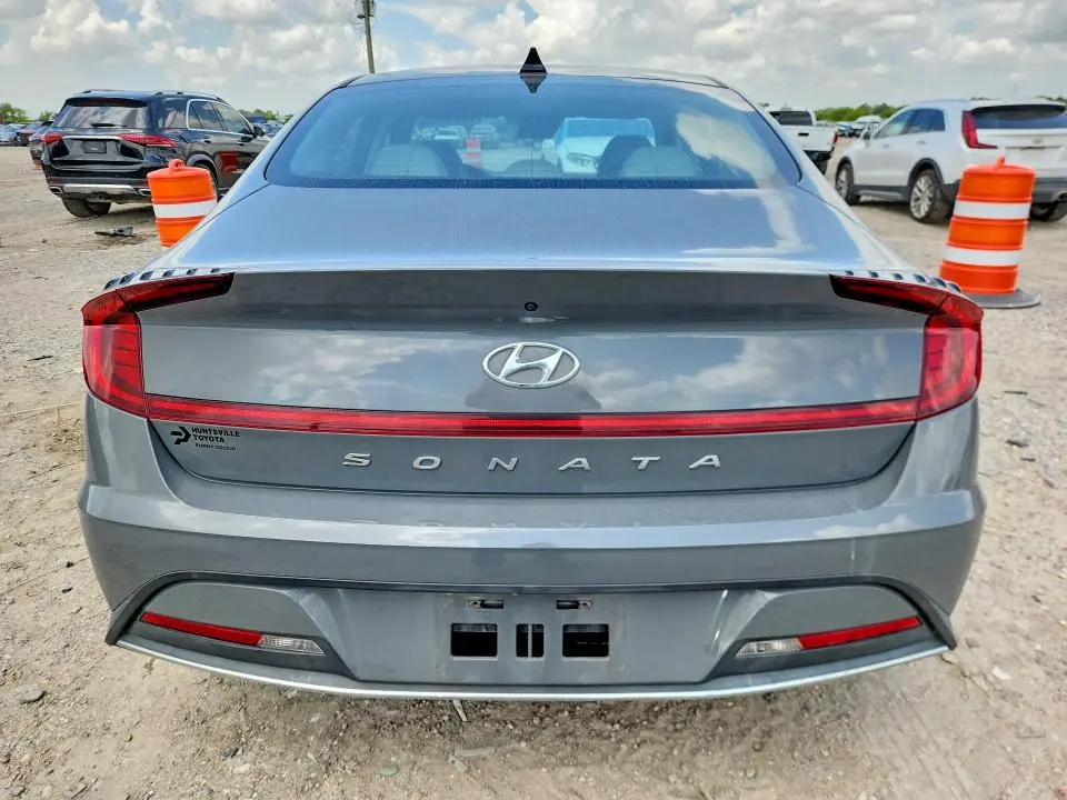 2021 HYUNDAI SONATA SE  