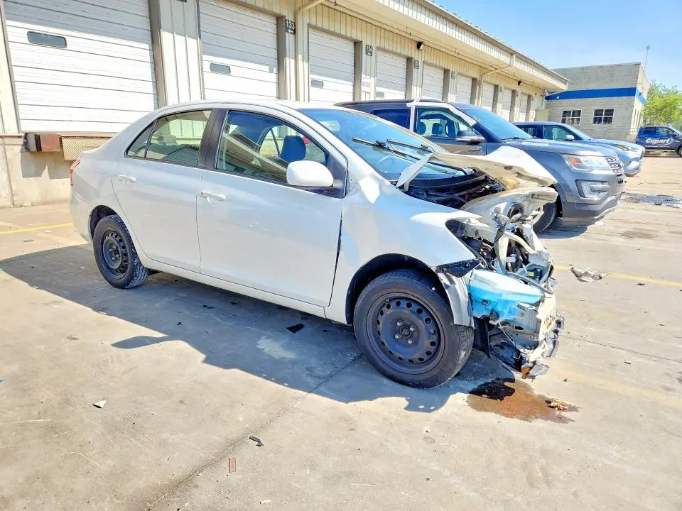 2010 TOYOTA YARIS BASE  