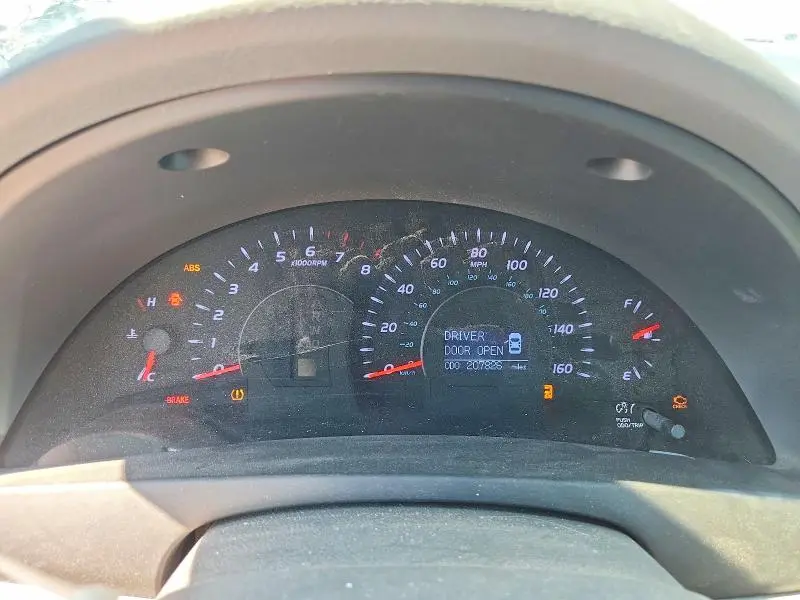 2011 TOYOTA CAMRY XLE V6  
