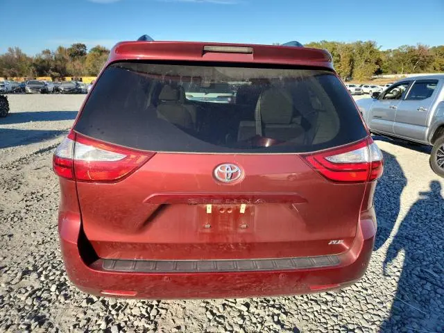 2017 TOYOTA SIENNA XLE  