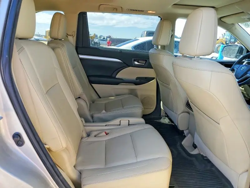 2016 TOYOTA HIGHLANDER XLE  
