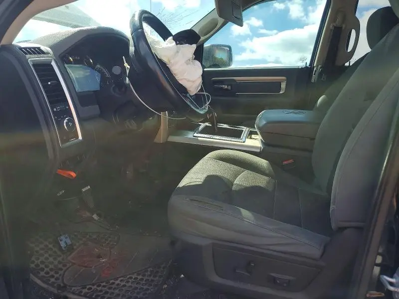 2013 RAM 1500 SLT  