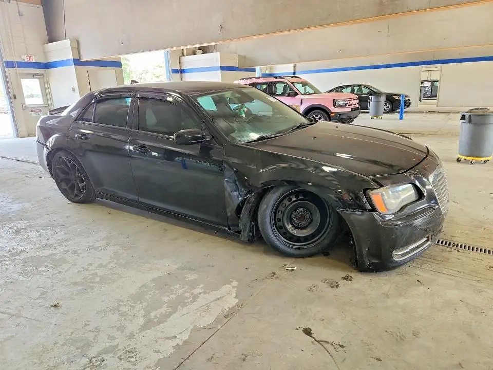 2017 CHRYSLER 300 LIMITED  