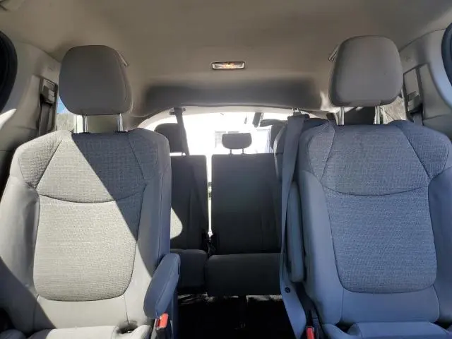 2021 TOYOTA SIENNA LE  