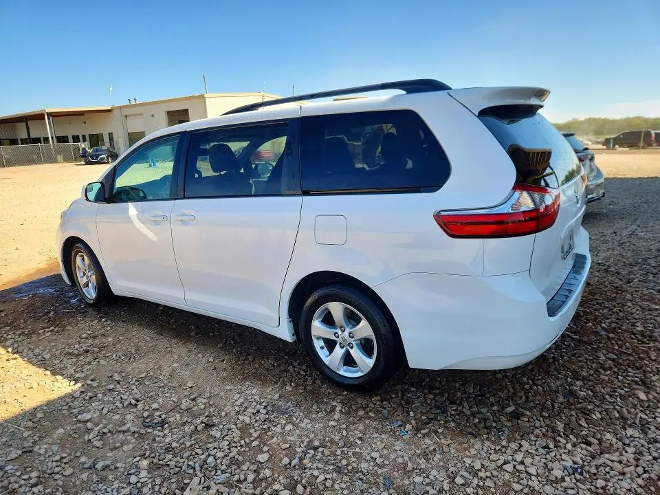2017 TOYOTA SIENNA LE 8-PASSENGER  