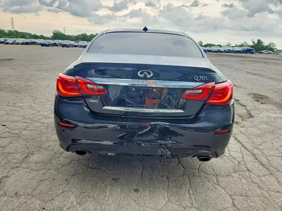 2016 INFINITI Q70L 3.7  