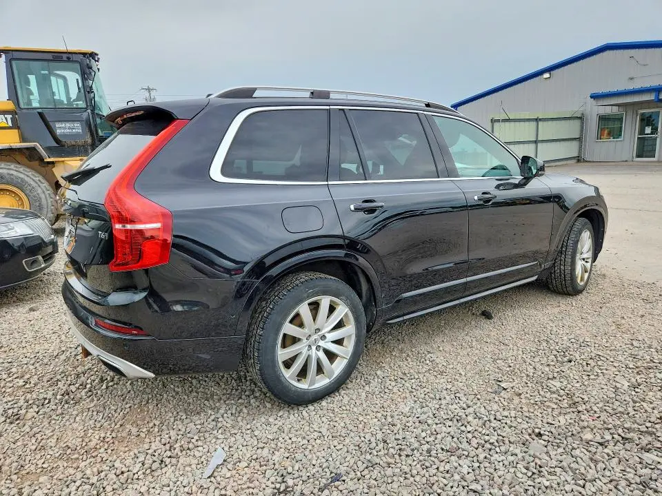 2017 VOLVO XC90 T6  