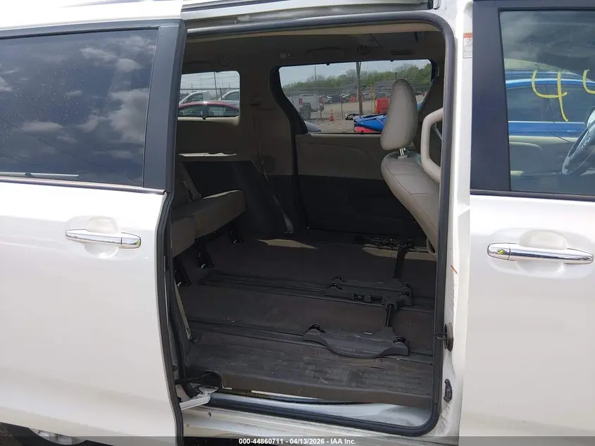 2016 TOYOTA SIENNA XLE PREMIUM 8 PASSENGER