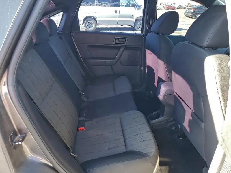 2010 FORD FOCUS SE  