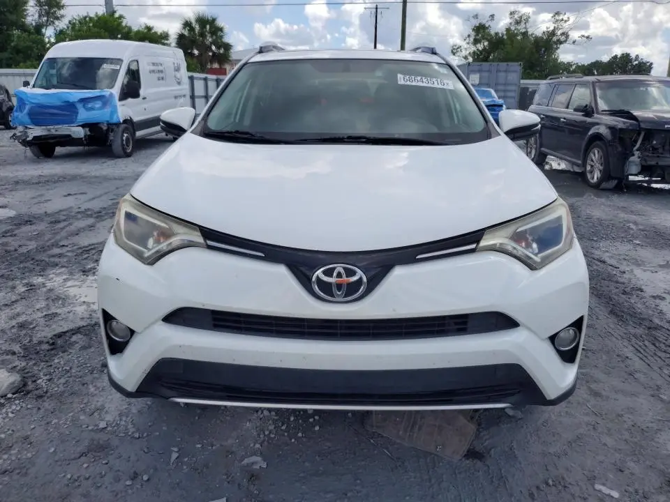 2016 TOYOTA RAV4 XLE  