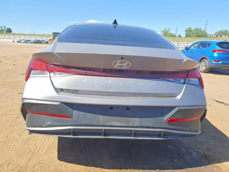 2024 HYUNDAI ELANTRA SE  