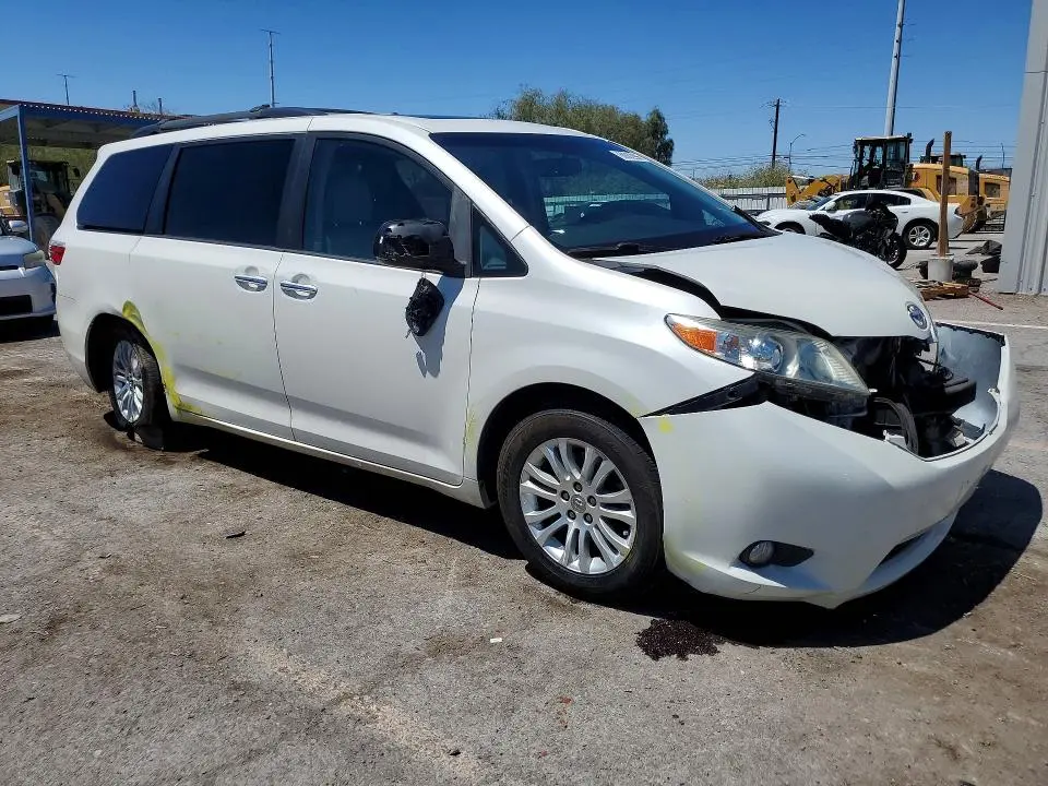 2017 TOYOTA SIENNA XLE 8-PASSENGER  